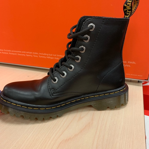 Dr. Marten Boots - Picture 3 of 7